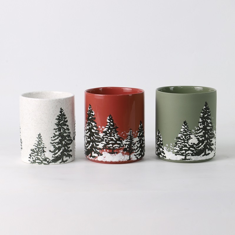 Handbemalter Kerzenhalter mit Weihnachtskiefern – Wer kann dieser Überraschung widerstehen, die Winterromantik an Ihr Handgelenk bringt?
