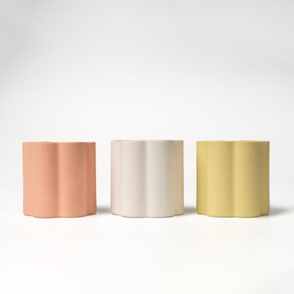 Suchen Sie nach minimalistischen Wellen-Kerzenhaltern aus Keramik? Könnte dieses neutrale Großset Ihre ideale Großhandelswahl sein?