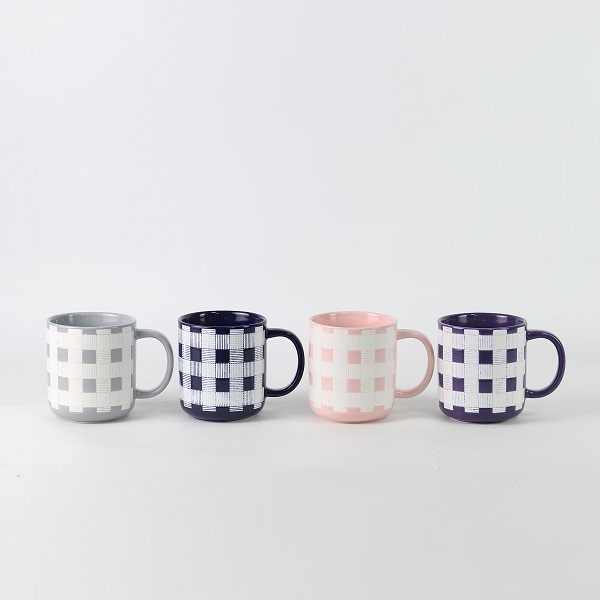 Auf der Suche nach einer praktischen und dennoch schönen Tasse? Entdecken Sie, wie die handbemalten Tassenserien von BYF Ihrem Alltag Freude bereiten können!