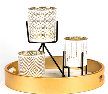 Luxus-Kerzenhalter aus Glas von BYF Craft mit Muster: Heimrituale mit goldenem Licht und Schatten neu gestalten