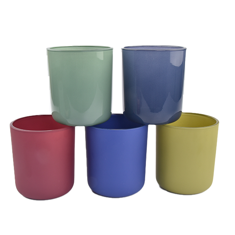 Fünffarbiger Kerzenhalter aus Glas: Eine Praxis von Farbe und Licht in minimalistischem Design