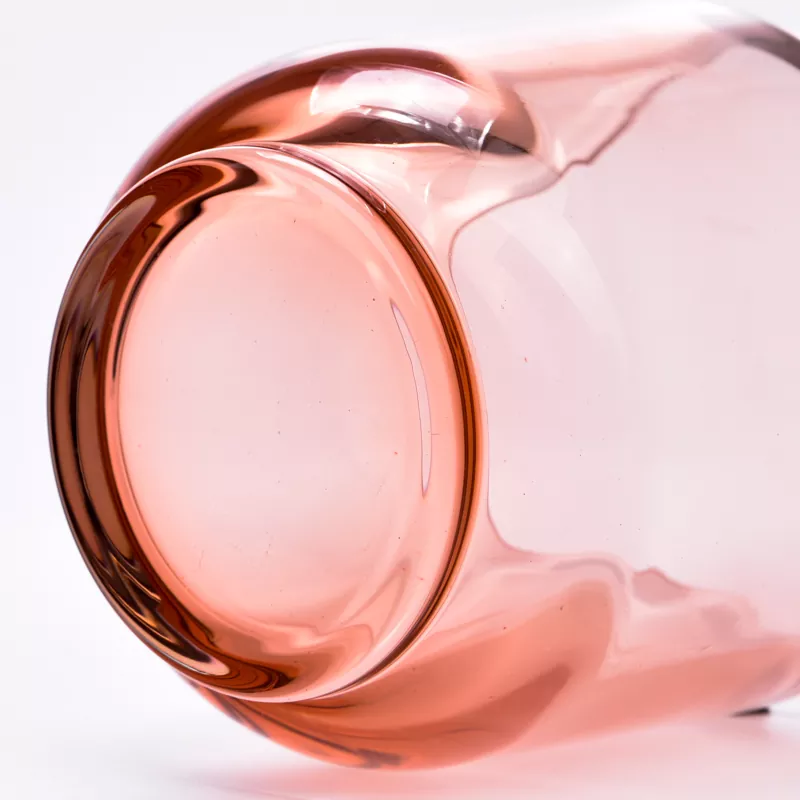 Farbiger Kerzenhalter aus Glas