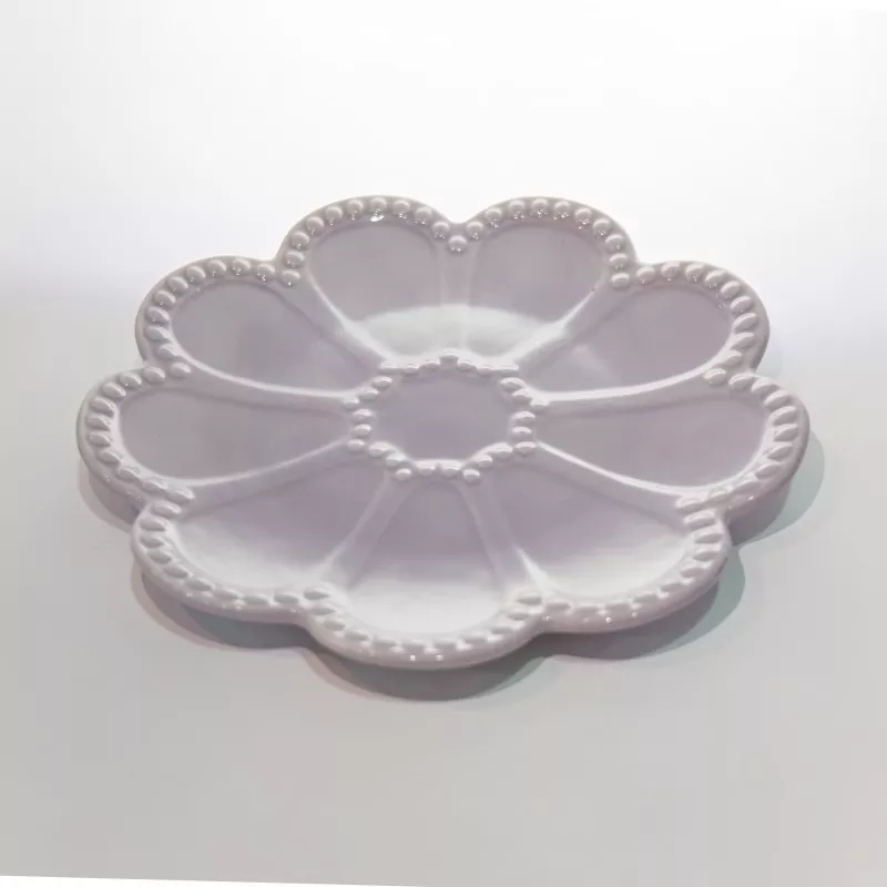Dekoratives Keramik-Schmucktablett mit lila Blumen