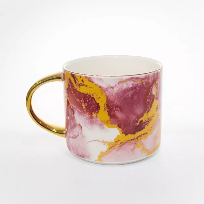 Elegante Keramiktasse mit Marmormuster Elegante Keramiktasse mit Marmormuster