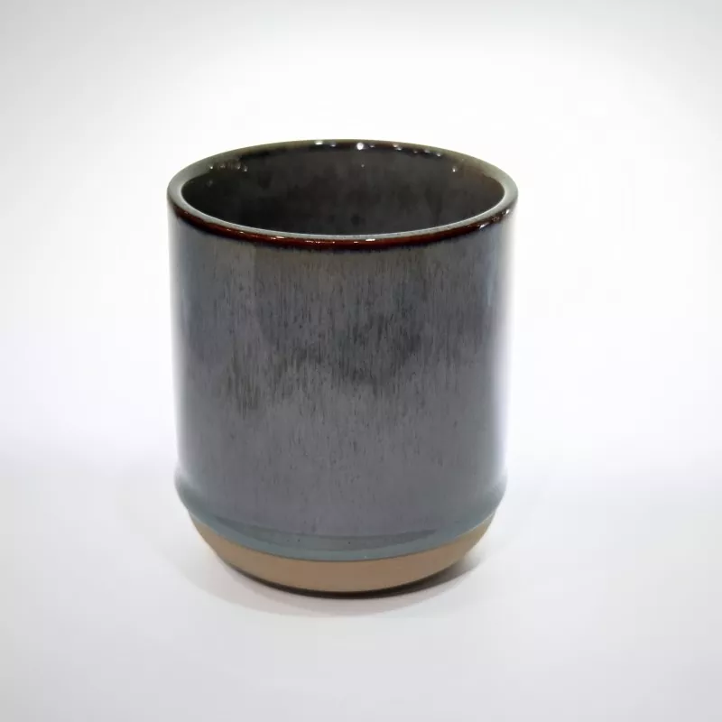 Schlichte, moderne Keramik-Reisetasse in Grau Schlichte, moderne Keramik-Reisetasse in Grau
