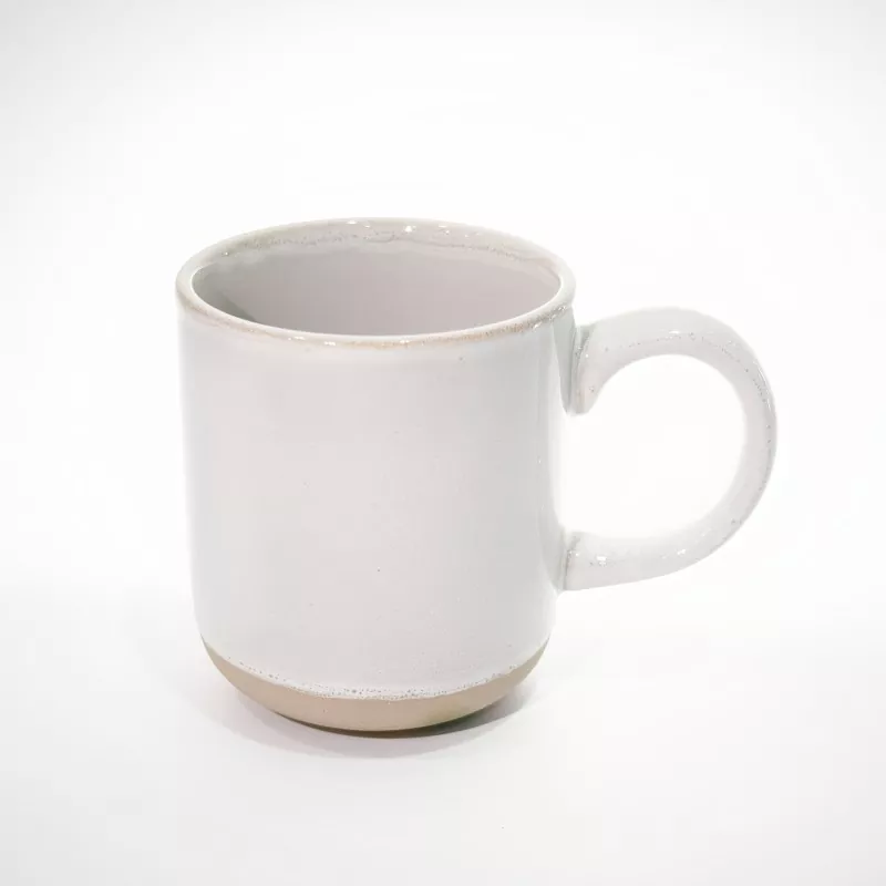 Schlichte, moderne Keramik-Reisetasse in Weiß Schlichte, moderne Keramik-Reisetasse in Weiß