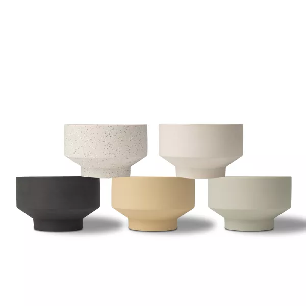 Geometrische Kerzenhalter aus Keramik im Wabi-Sabi-Stil Geometrische Kerzenhalter aus Keramik im Wabi-Sabi-Stil